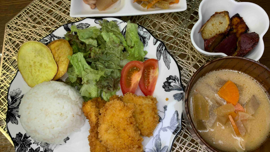 心を休ませながらのんびり「チキンカツご飯」♪